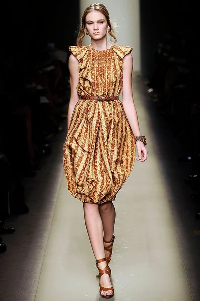 Look 32